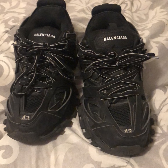 Balenciaga tracks,Size 10 or 10.5,A little dirty but easily cleaned. - Picture 4 of 7